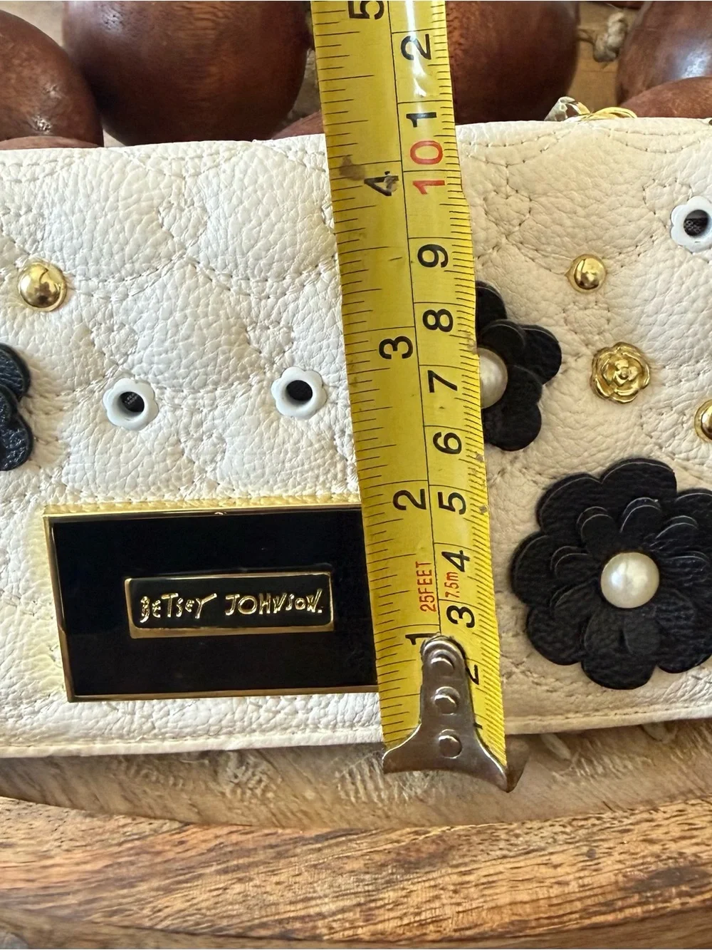 New Betsey Johnson Women’s Ivory & Black Zip Wallet Quilted Floral Appliques 3D